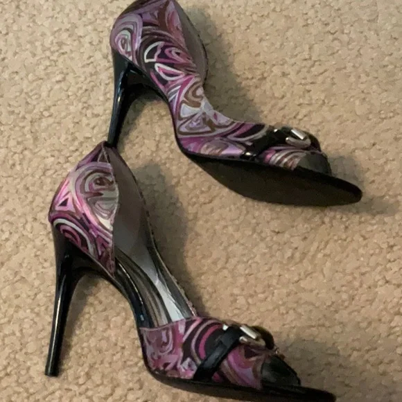 Carlos Santana Peep Toe Pumps - Picture 2 of 5